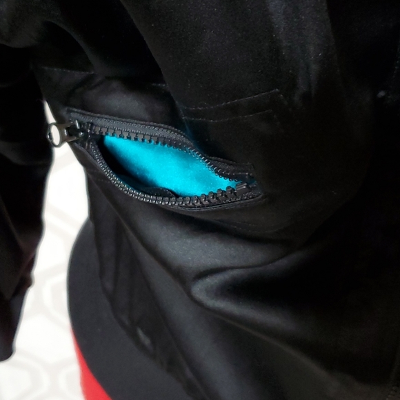 Silk light jacket or off the shoulder top - Picture 3 of 8